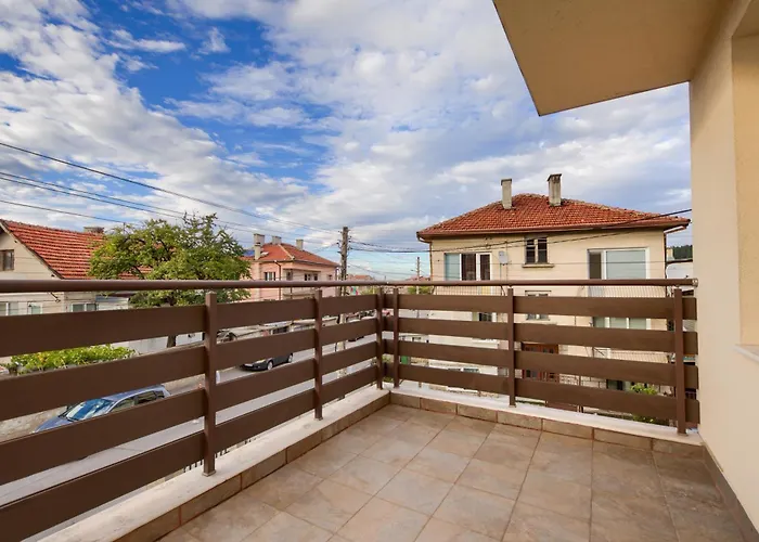 بيت ضيافة Rila North